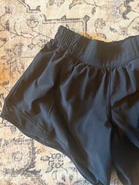 Lululemon Hotty Hot shorts in size S black